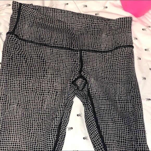Lulu Lemon Wunder Under Patterned Leggings - Picture 3 of 5